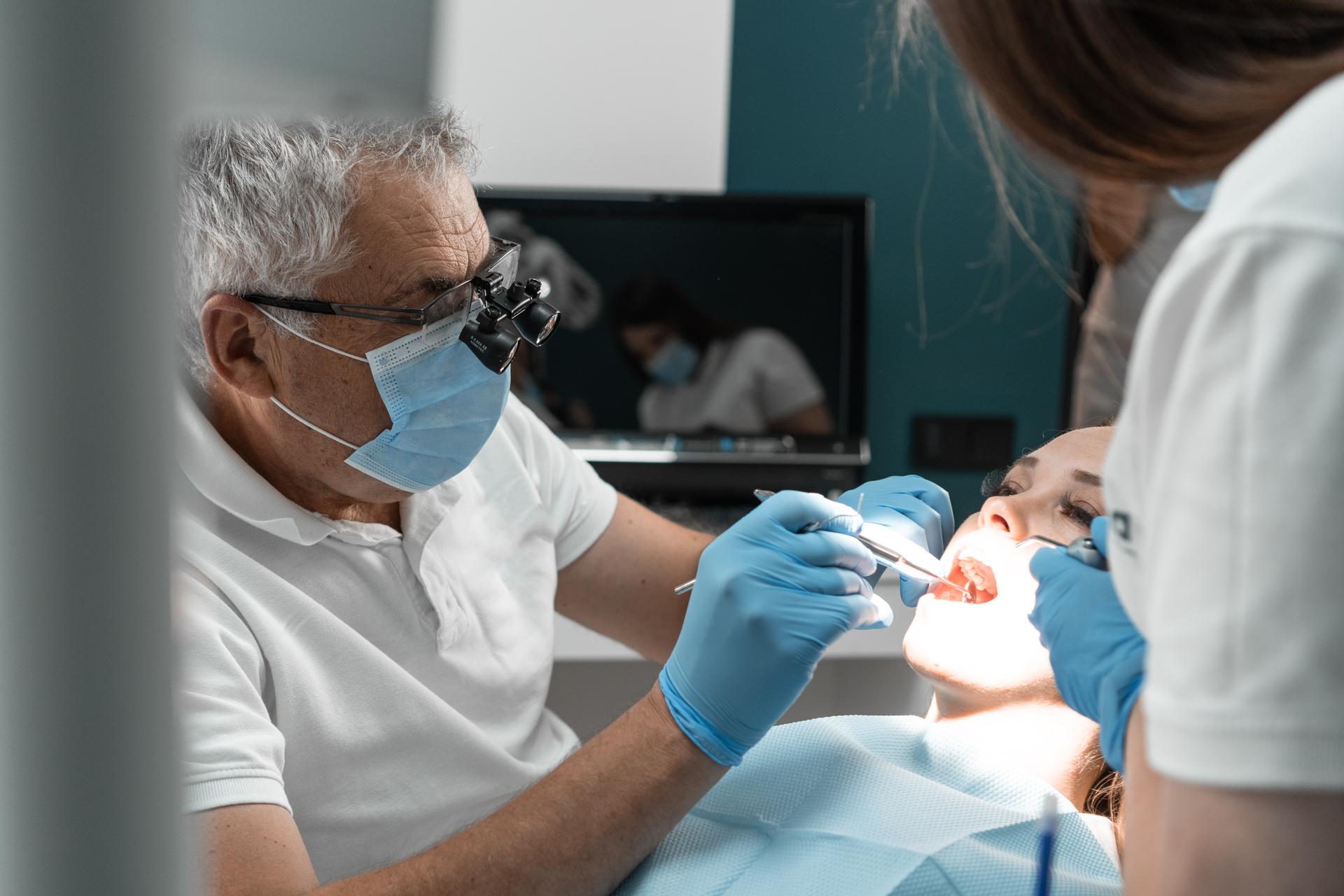 Portofoliu complet pentru zirconiu, ceramică, compozit și metal.